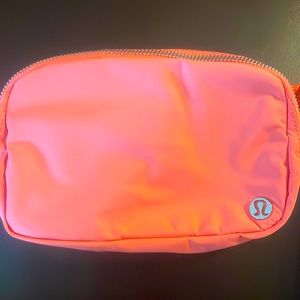 LULULEMON: Everywhere Belt Bag.